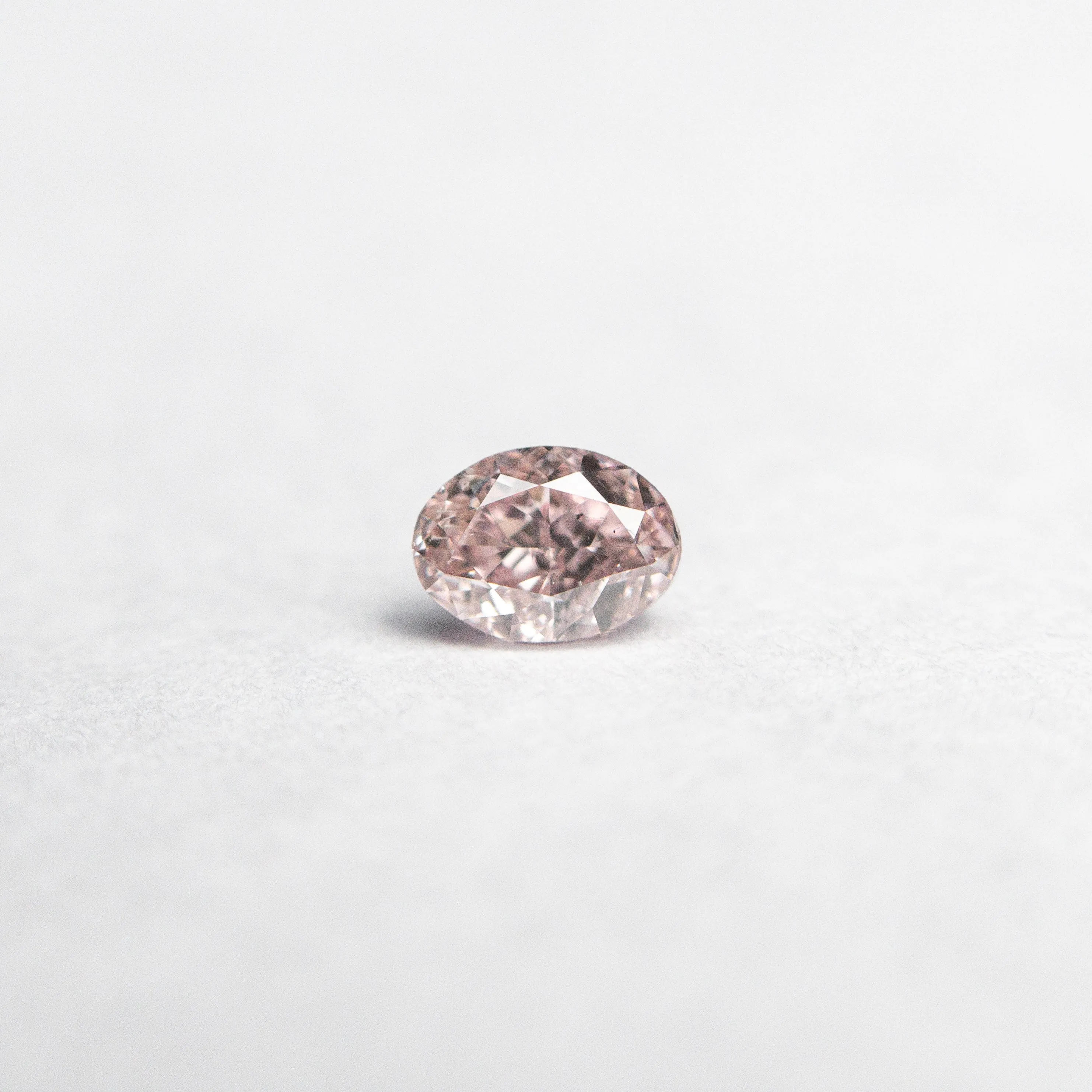 0.18ct 3.93x2.87x2.01mm GIA SI2 Fancy Pink Oval Brilliant  24091-01